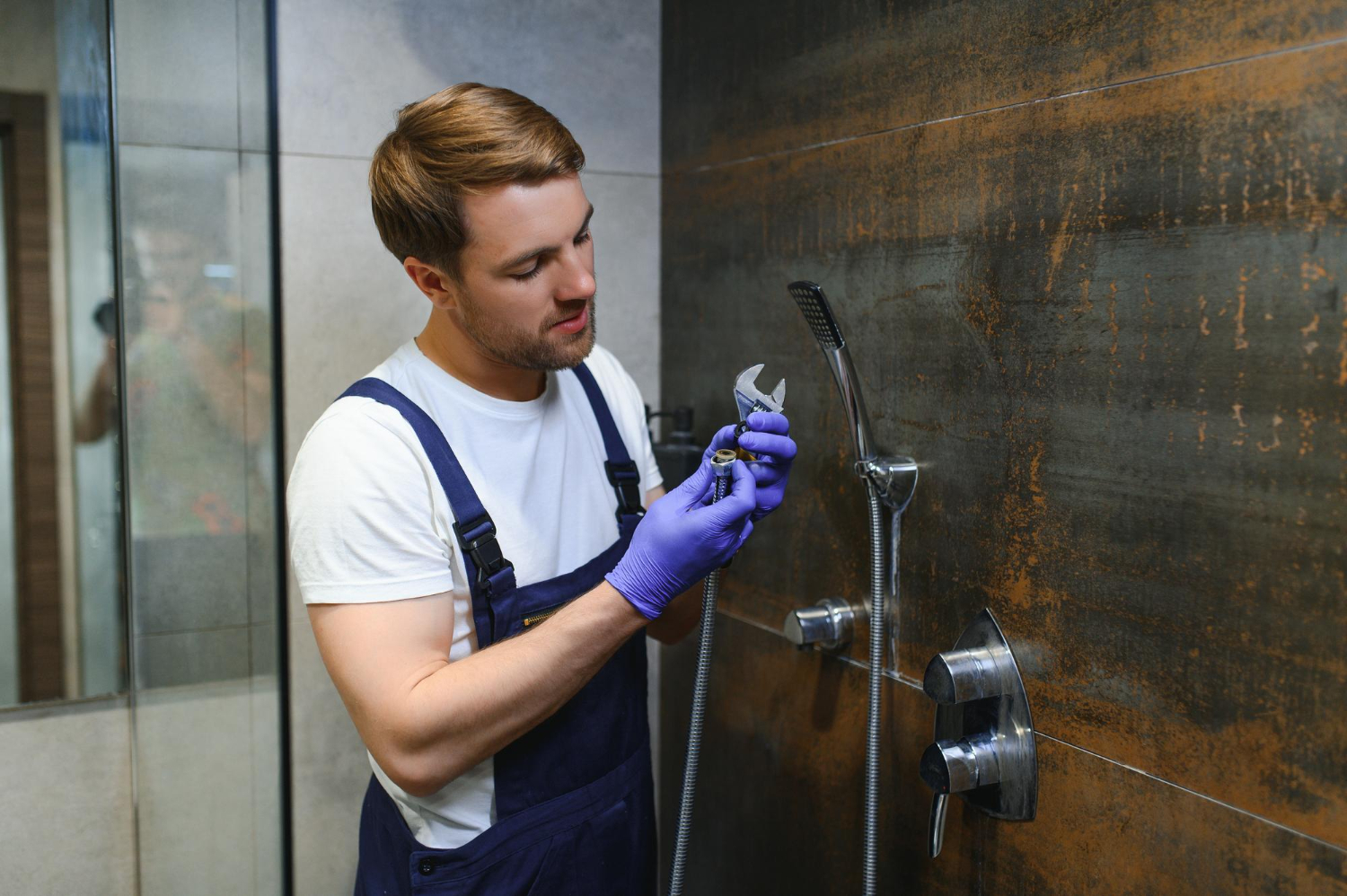 How to Fix a Leaky Showerhead in 5 Easy Steps